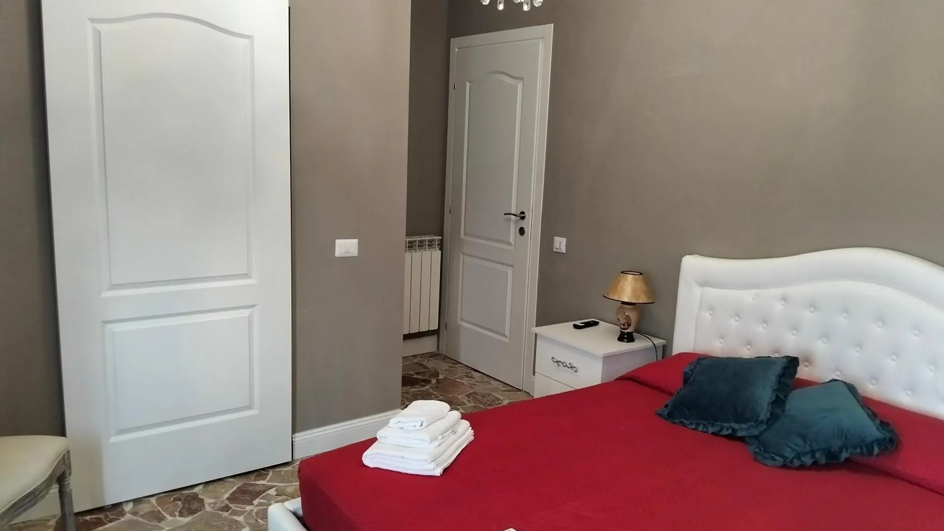 로타 들마냐 Il Borgo Del Castello B&B